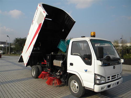 銳鈴福瑞卡掃路車 城市道路清潔的專業(yè)守護(hù)者